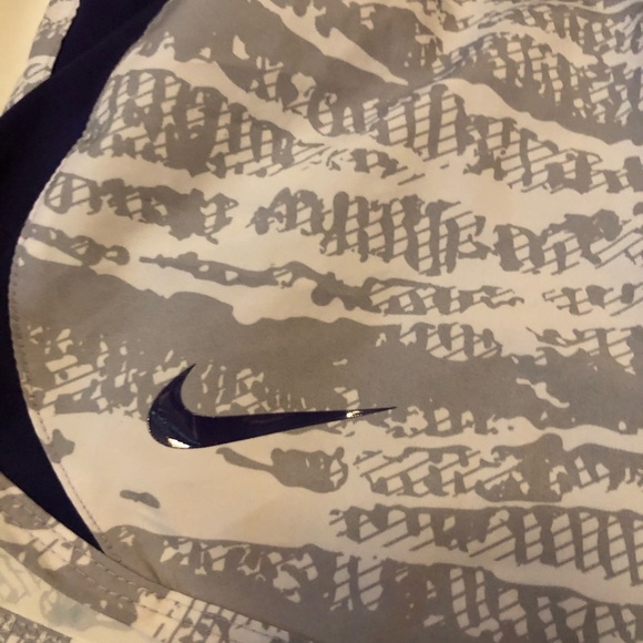 University of Washington running shorts - Picture 3 of 6